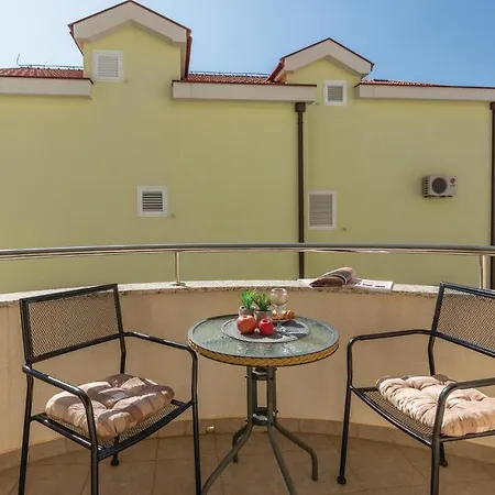 Apartment 2 Bedroom Beautiful In *