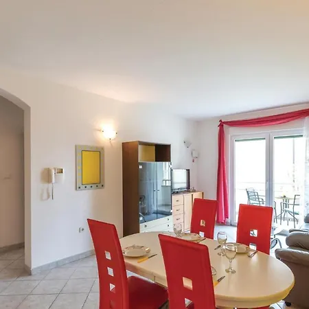 Apartment 2 Bedroom Beautiful In