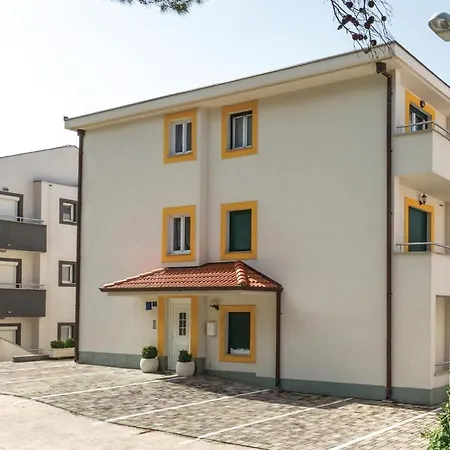 2 Bedroom Beautiful In *
