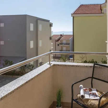 Apartment 2 Bedroom Beautiful In *